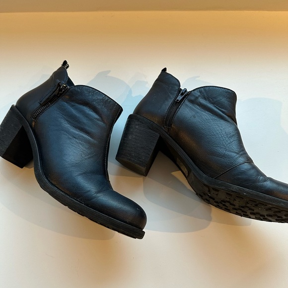 UNITY IN DIVERSITY ankle boot in rich blue. EU 39 - Picture 2 of 12